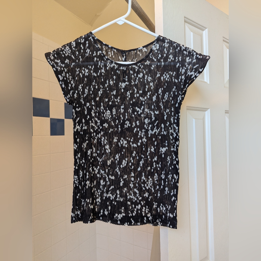 Nwot Exelancetti Black White Floral Sleeveless Crinkle Top Size S